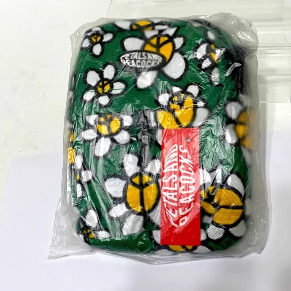 Green canvas crossbody NEW - Picture 2 of 11